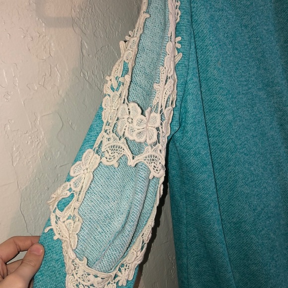Soft, turquoise long sleeve sweater - Picture 2 of 3